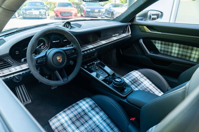 Porsche 992 Turbo 50 Jahre/ HERITAGE PAK/ NACHT/ BURMEST