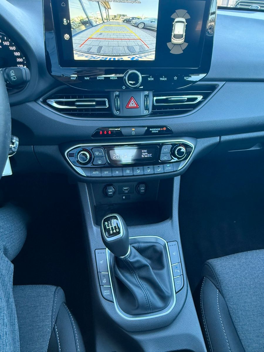 Fahrzeugabbildung Hyundai i30 Trend Mild-Hybrid,Navi,Sitzh.Kamera v+h