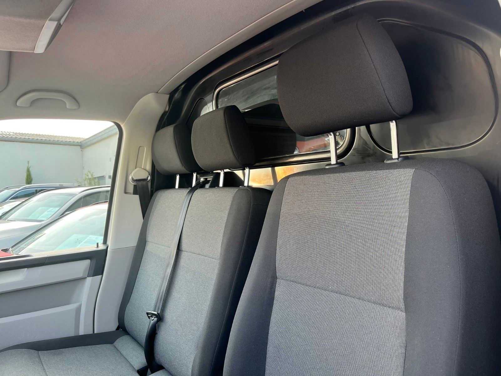 Fahrzeugabbildung Volkswagen T6 Transporter Kasten-Kombi EcoProfi 1.Hand