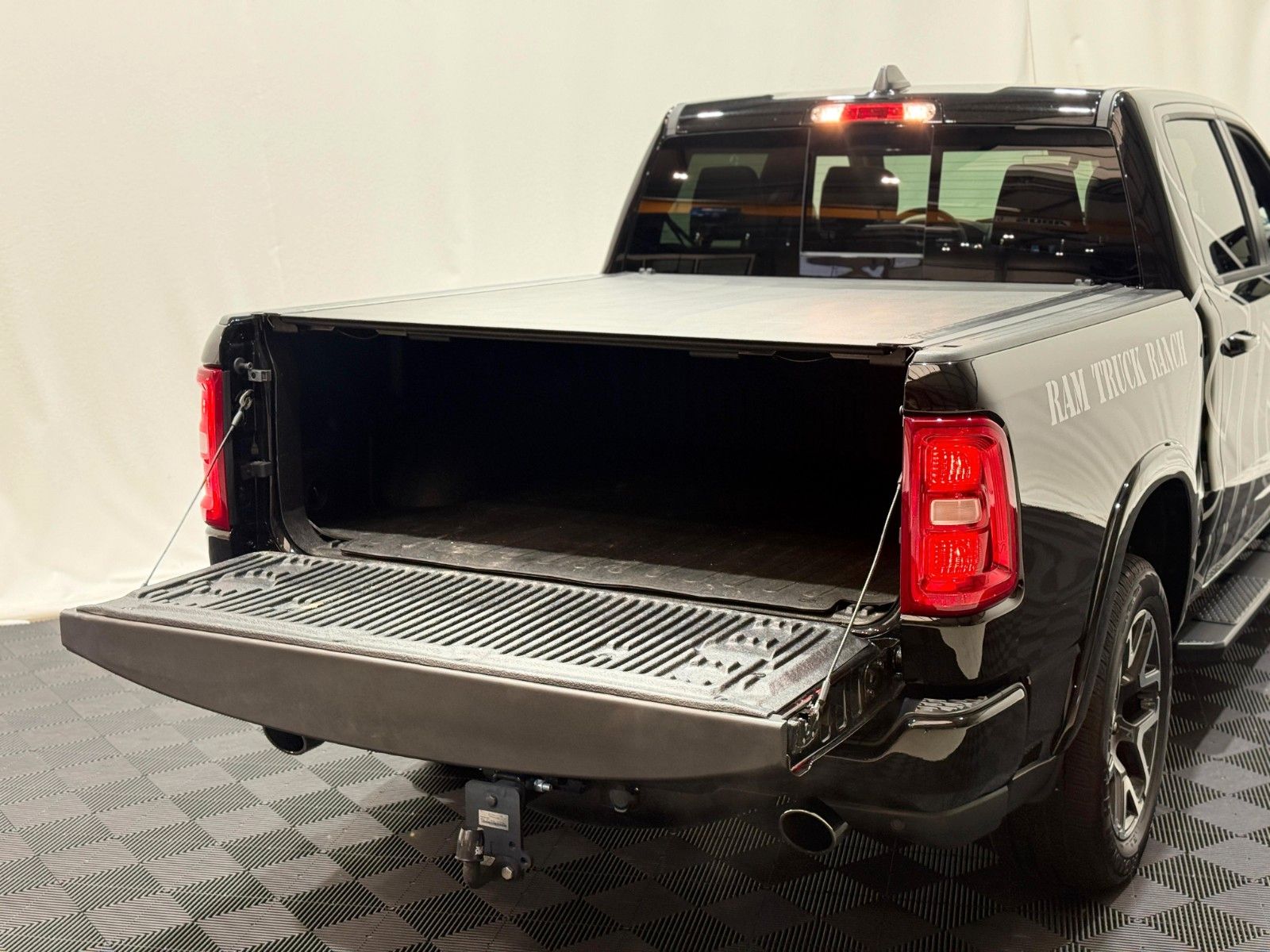 Fahrzeugabbildung Dodge RAM 1500 Laramie Sport MY25 *LPG,REVOLVER,AHK*