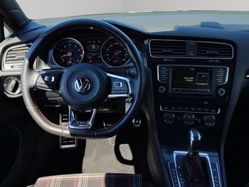 Volkswagen Golf - 10