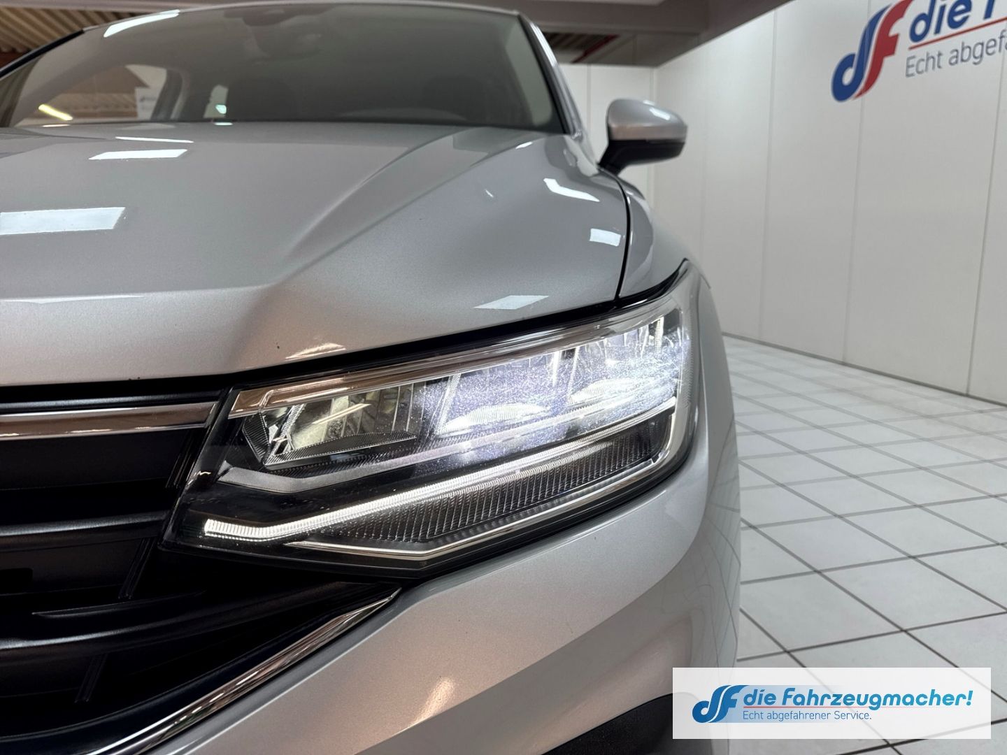 Fahrzeugabbildung Volkswagen Tiguan Life 4Motion StandHZG AHK-klappbar Navi L