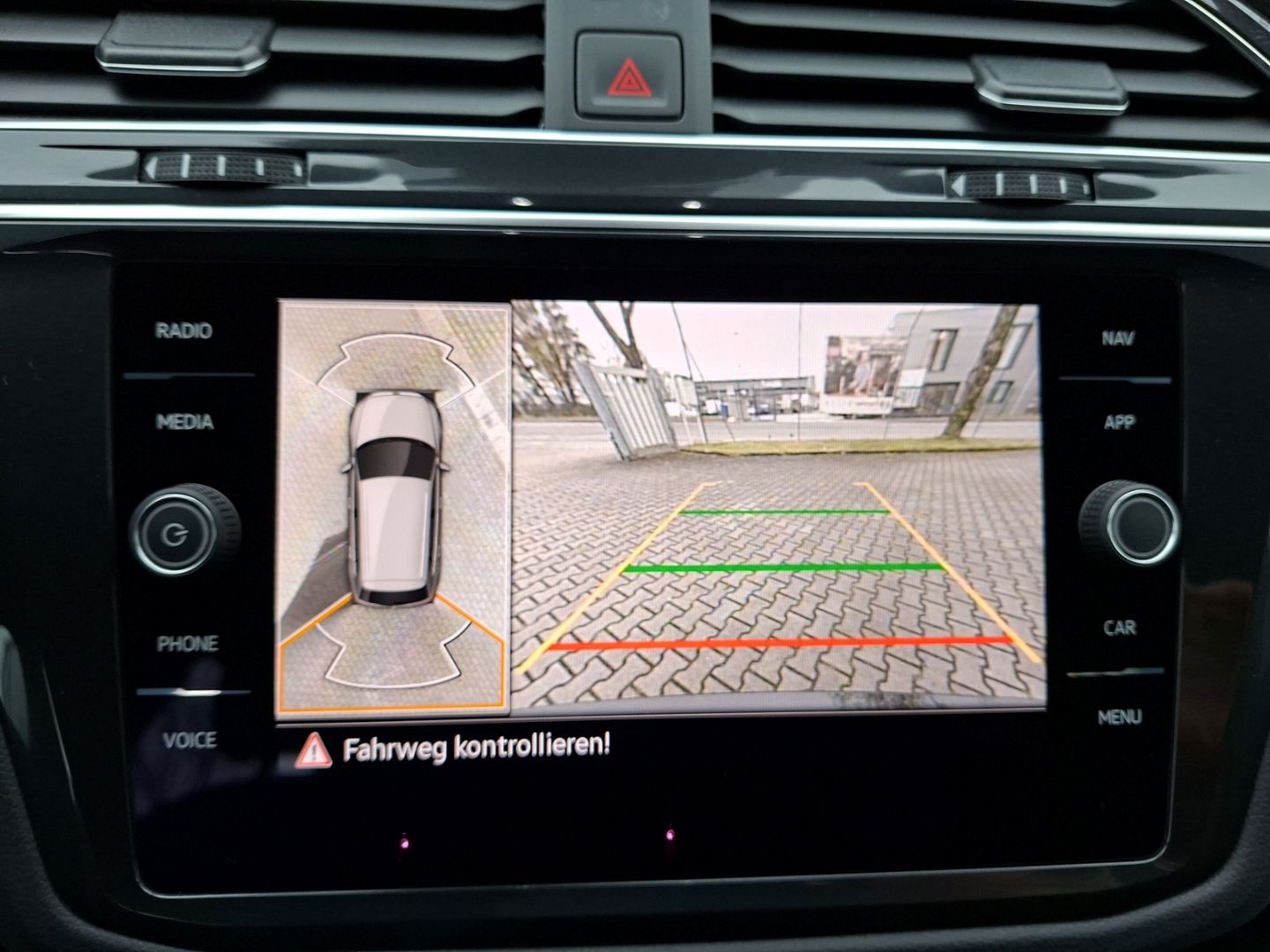 Tiguan 2.0 TDI DSG R-Line *AHK*STHZ*MATRIX*