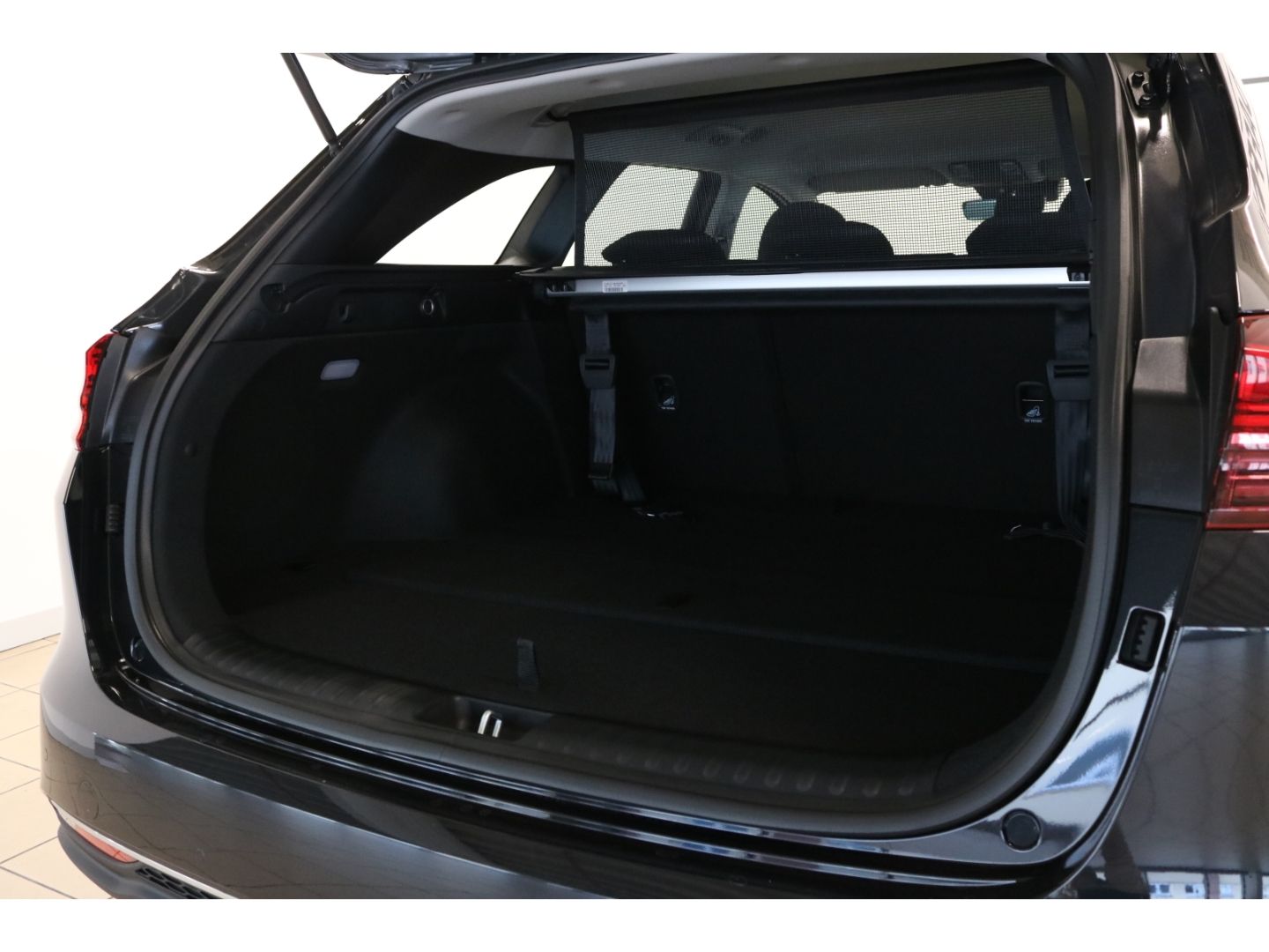 Fahrzeugabbildung Kia Ceed_sw Spirit Navi Tempomat Kamera JBL SHZ