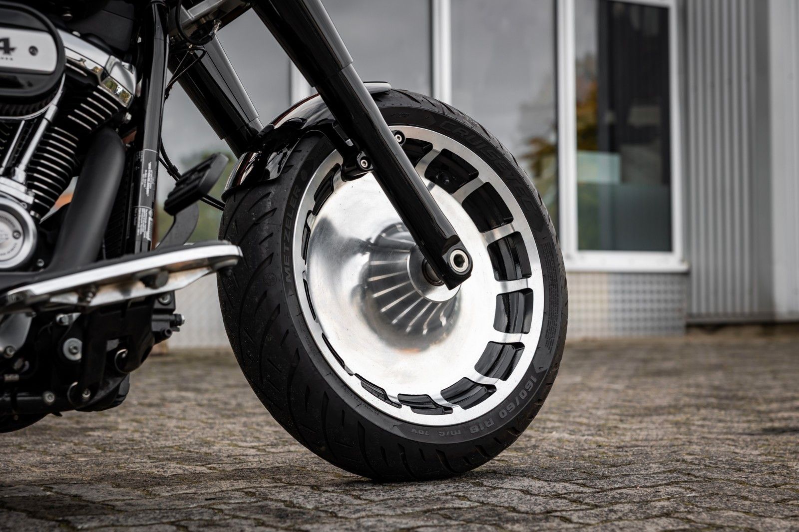 Fahrzeugabbildung Harley-Davidson FLFBS FAT BOY SOFTAIL 114 -JEKILL&HYDE-