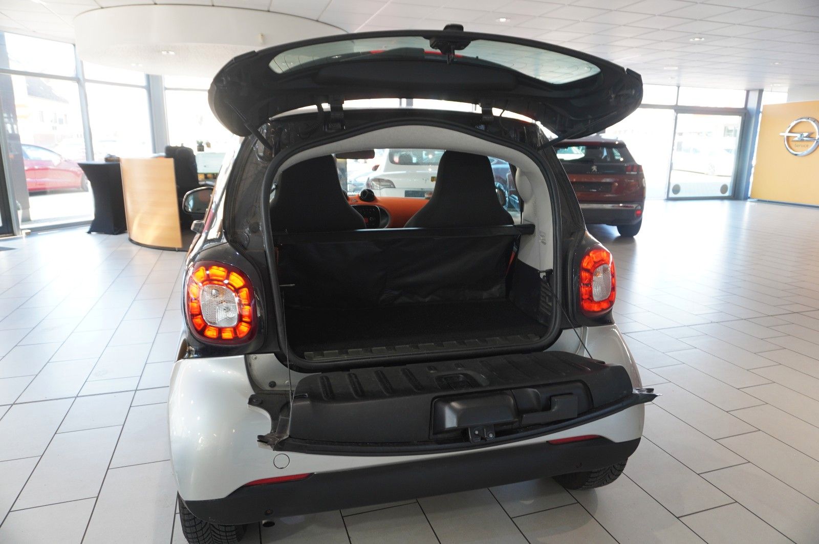 Fahrzeugabbildung Smart ForTwo 1.0 COUPE LED/KLIMA/SHZ/PANO./SPORT/USB