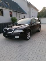 Skoda Oktavia 1.6 / Tüv/ 8-fach - Skoda Octavia aus 2006: Kombi