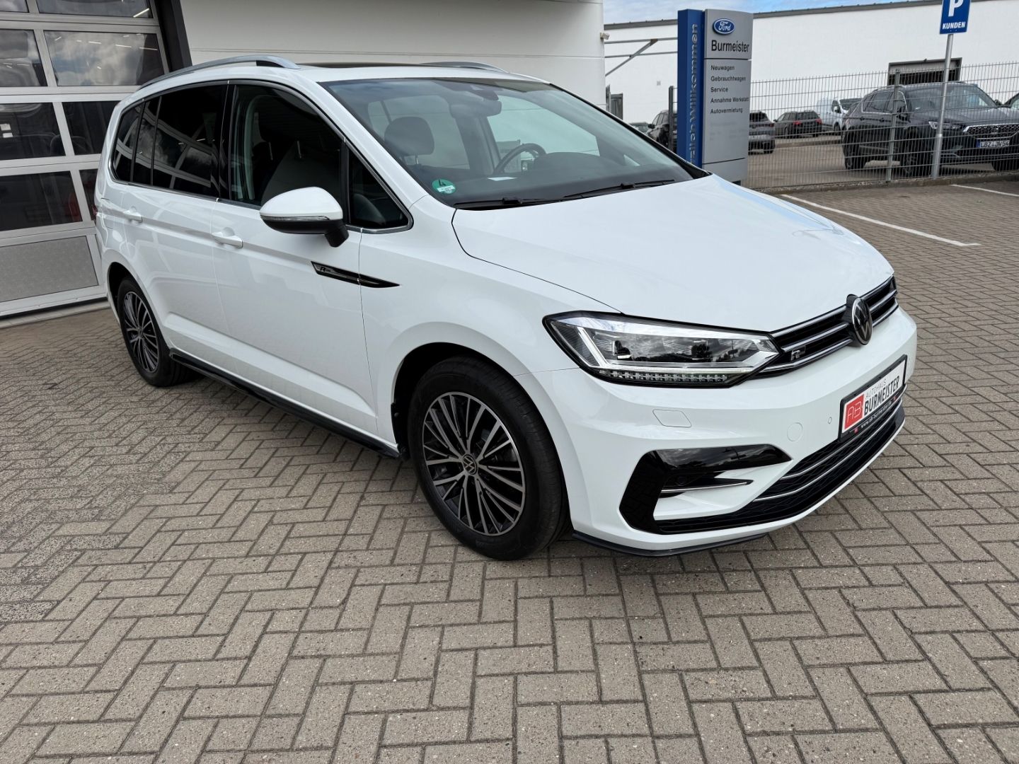 Fahrzeugabbildung Volkswagen Touran Highline BMT Sportpaket AHK Pano Navi LED