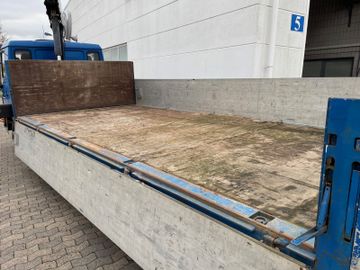 Fahrzeugabbildung MAN L2000 Pritsche + Kran 1 Hand Scheckheft