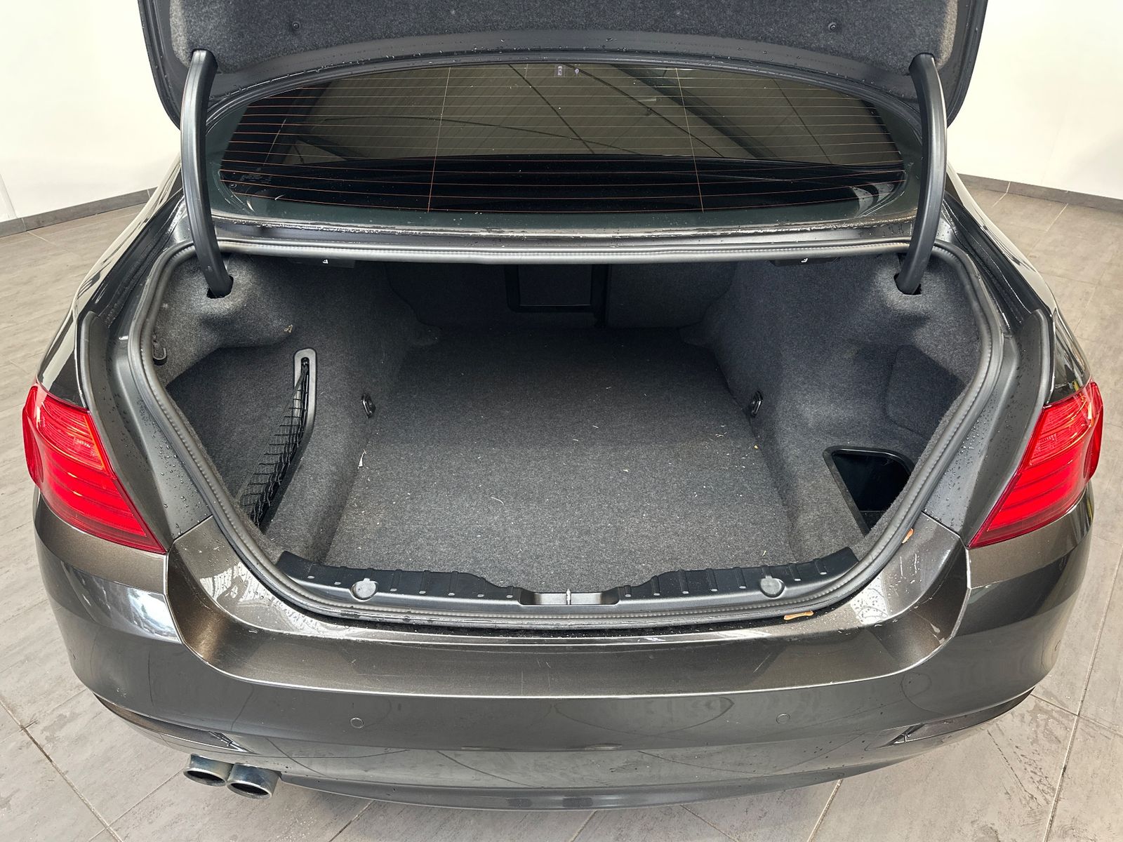 Fahrzeugabbildung BMW 520 d Limousine Aut. NAV+XEN+GLASDACH+PDC+HIFI