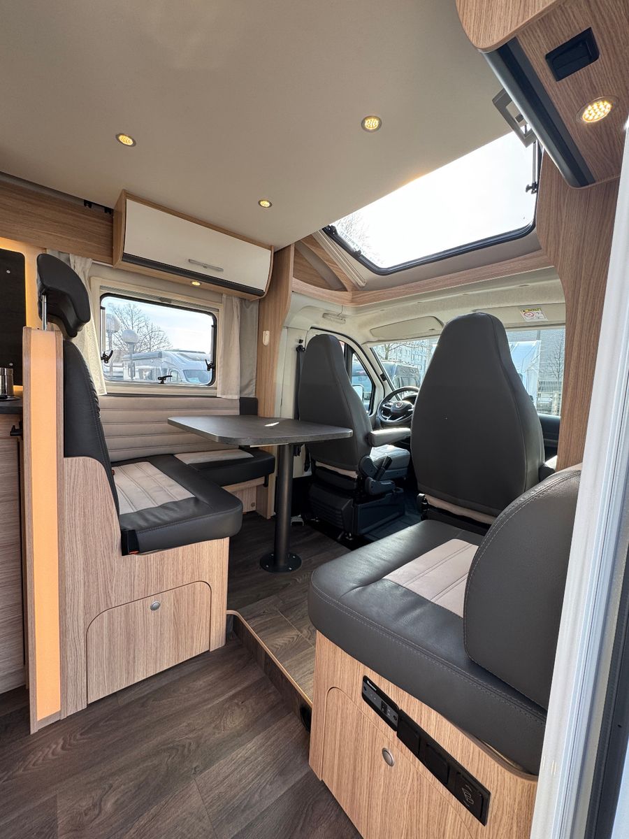Fahrzeugabbildung Sunlight T 68 ADVENTURE EDITION FIAT LITIHIUM INVERTER 1H