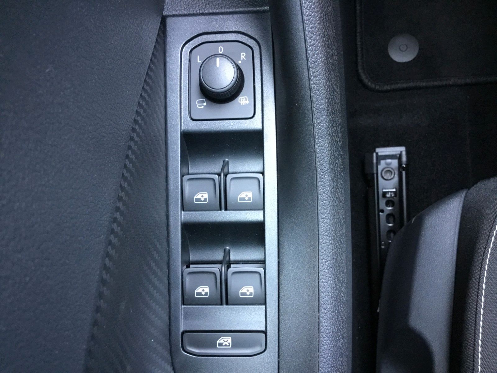 Fahrzeugabbildung SKODA Kamiq 1.5 TSI DSG Monte Carlo+AHK+Navi+Kamera