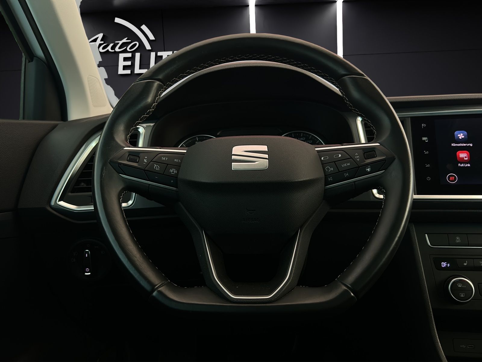 Fahrzeugabbildung SEAT Ateca TSI Style LED Navi GRA RFK SH