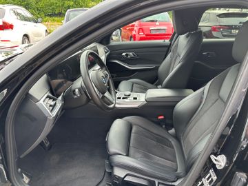 Fahrzeugabbildung BMW 330 d xDrive M Sport Widescreen