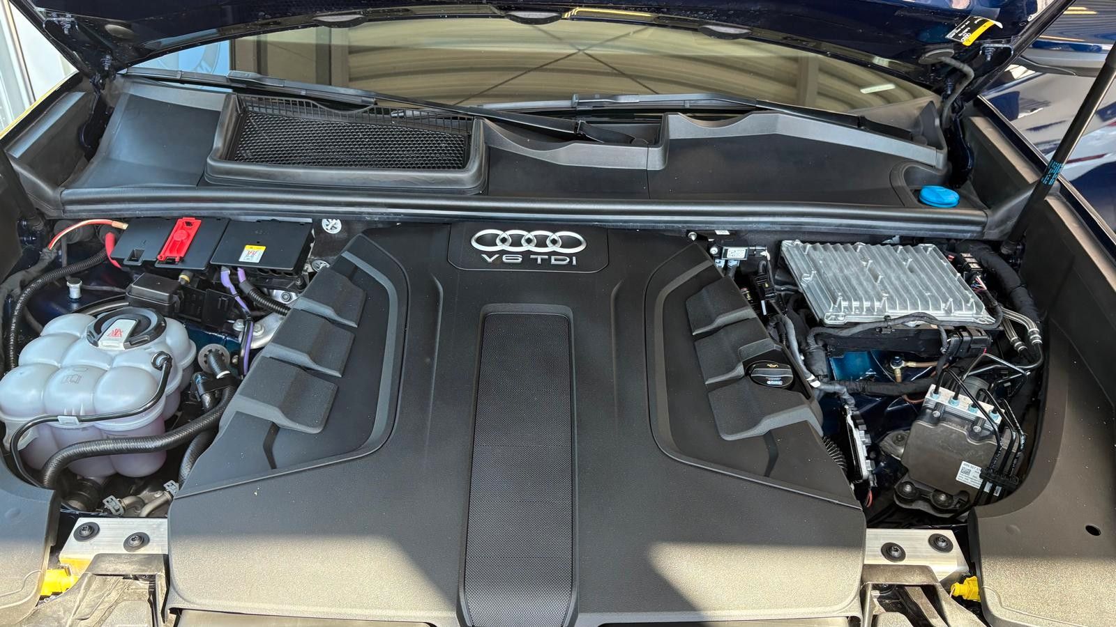 Fahrzeugabbildung Audi Q8 50 TDI s sitze raute, hud 22 zoll allradlenk