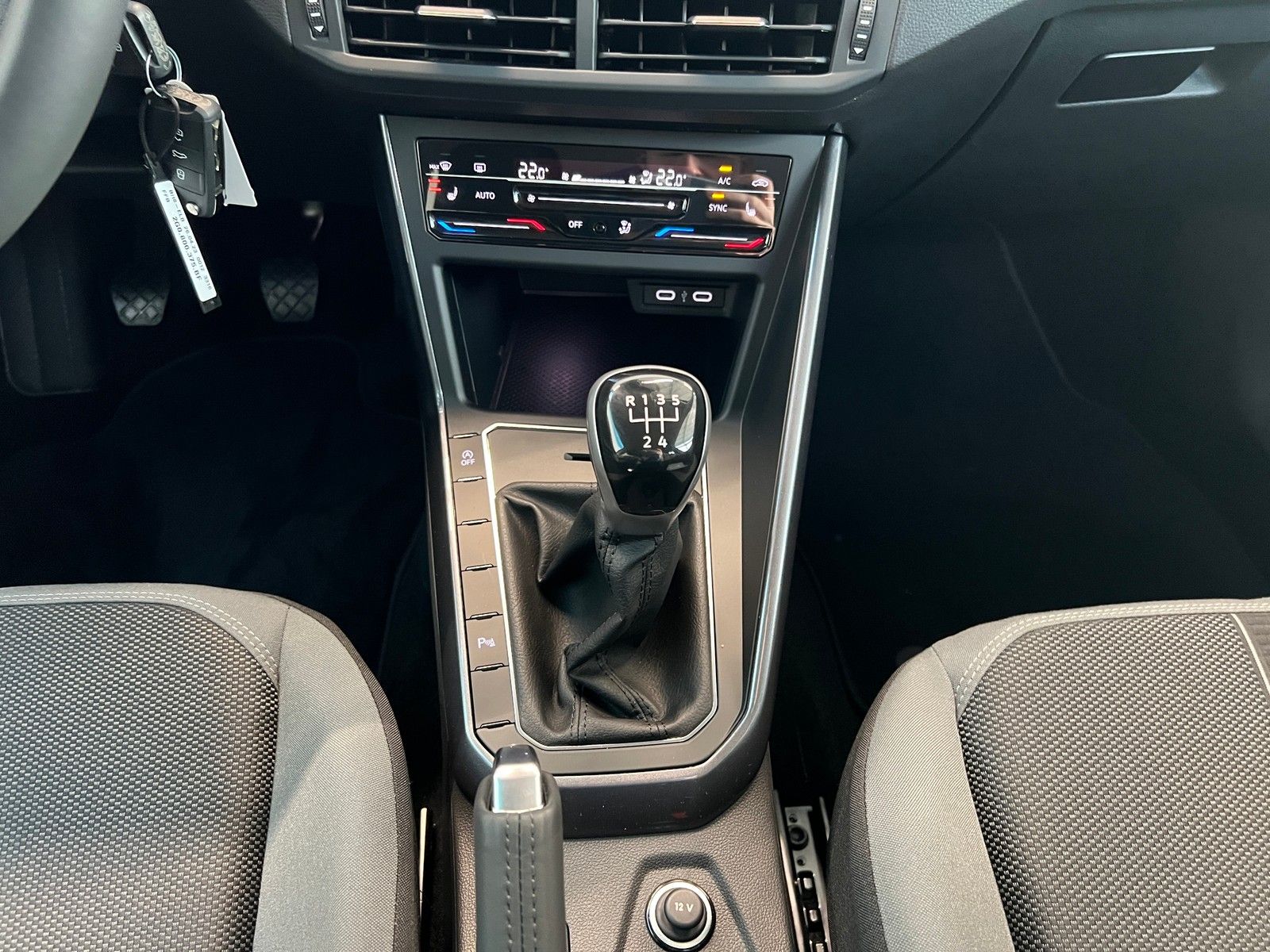 Fahrzeugabbildung Volkswagen Polo Style 1,0 TSI + IQ.Drive +Navigation+Kamera