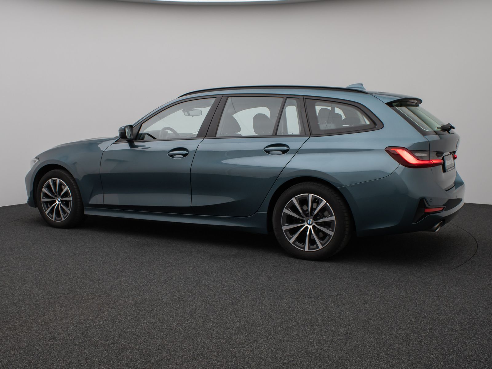 Fahrzeugabbildung BMW 320d Panorama DAB PDC Sitzhzg Geschwindigkeitsre