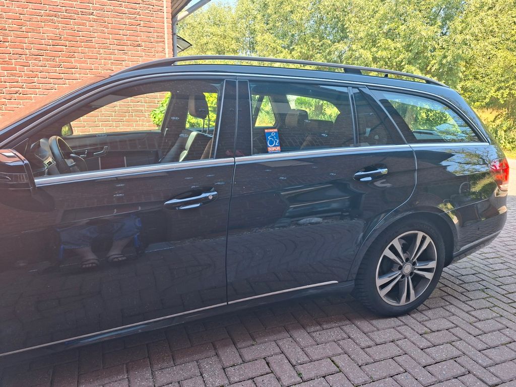 Image of Mercedes-Benz E 200