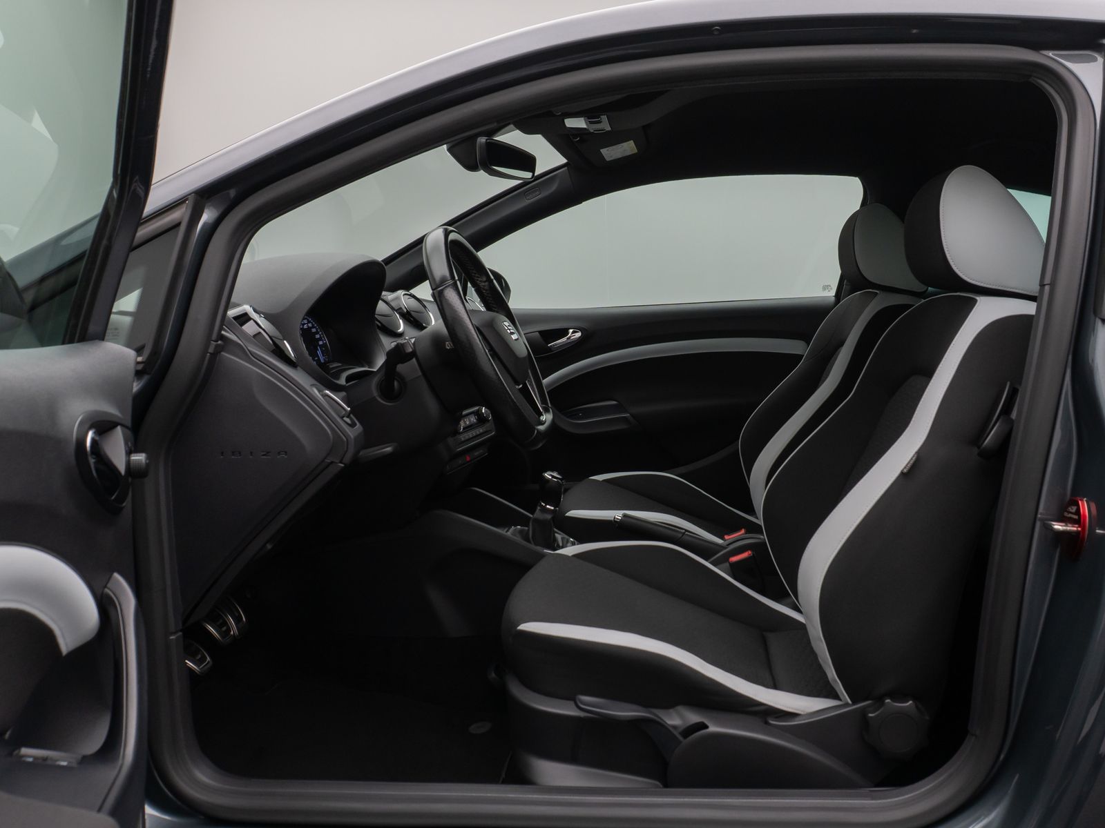 Fahrzeugabbildung SEAT Ibiza SC Cupra Bi-Xenon PDC 8Fach Tempomat Sport