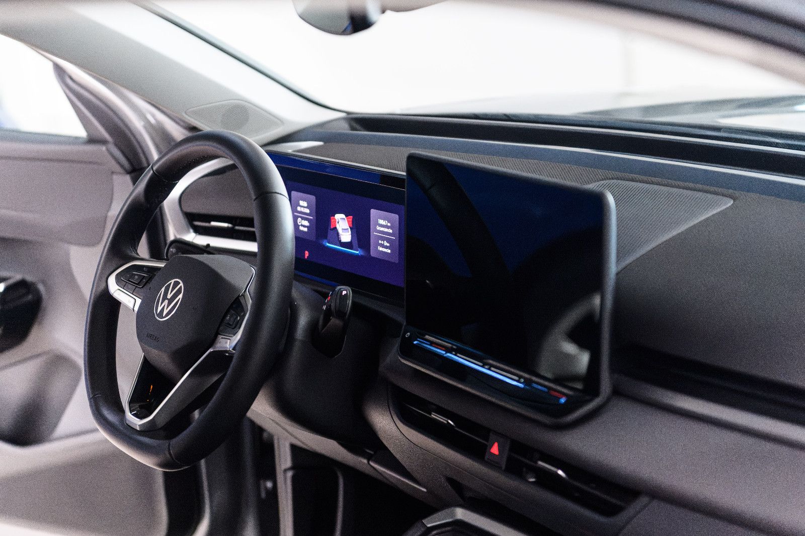 Fahrzeugabbildung Volkswagen T-Roc Life 1.5 eTSI DSG LED+NAVI+RFK+SHZ+ACC