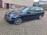 BMW e39 525i Touring - BMW 525 aus 2000: 525i