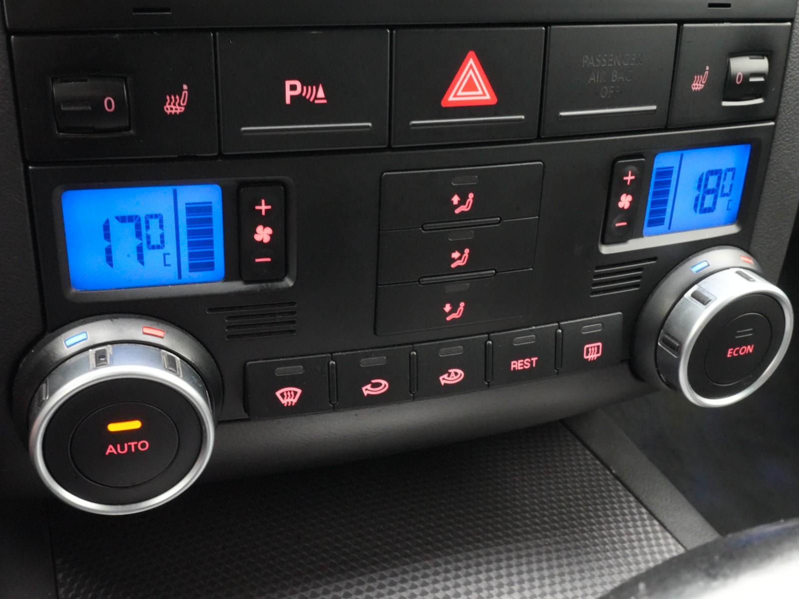Volkswagen Touareg 2006 — photo 8