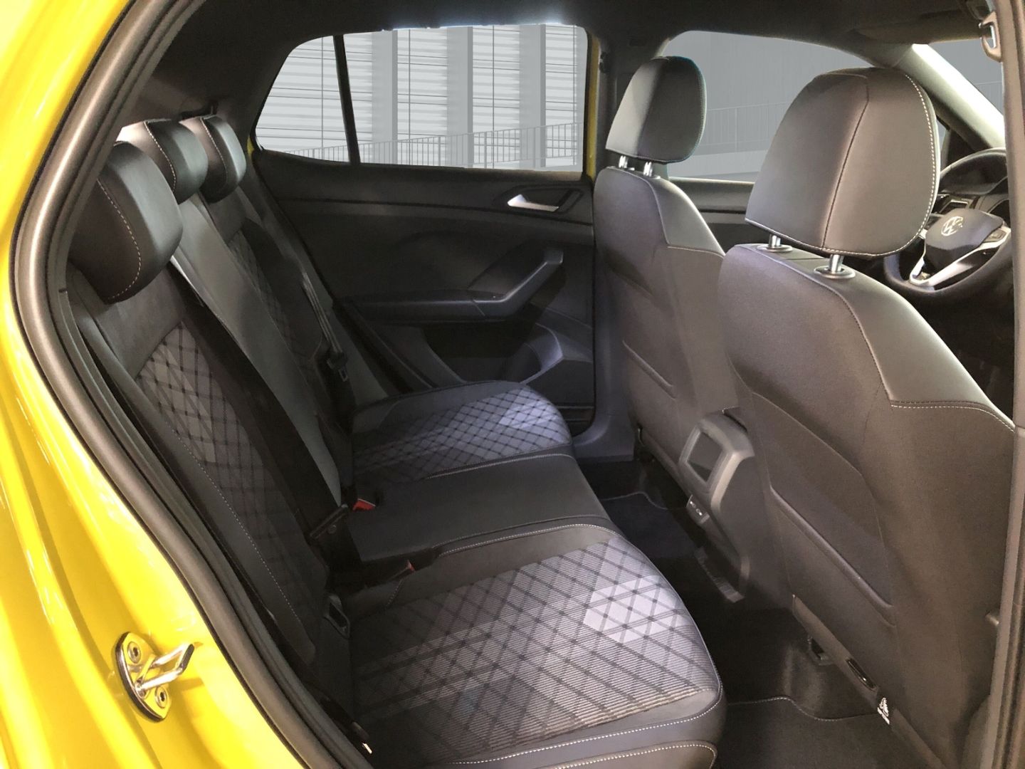 Fahrzeugabbildung Volkswagen T-Cross R-Line 1.0 TSI DSG Sportpaket Navi LED B
