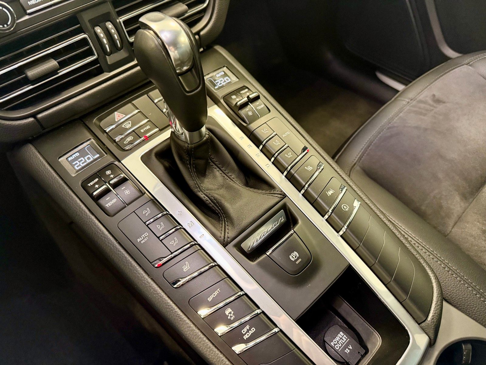 Fahrzeugabbildung Porsche Macan S PDK AHK/21"Zoll/DAB/LED