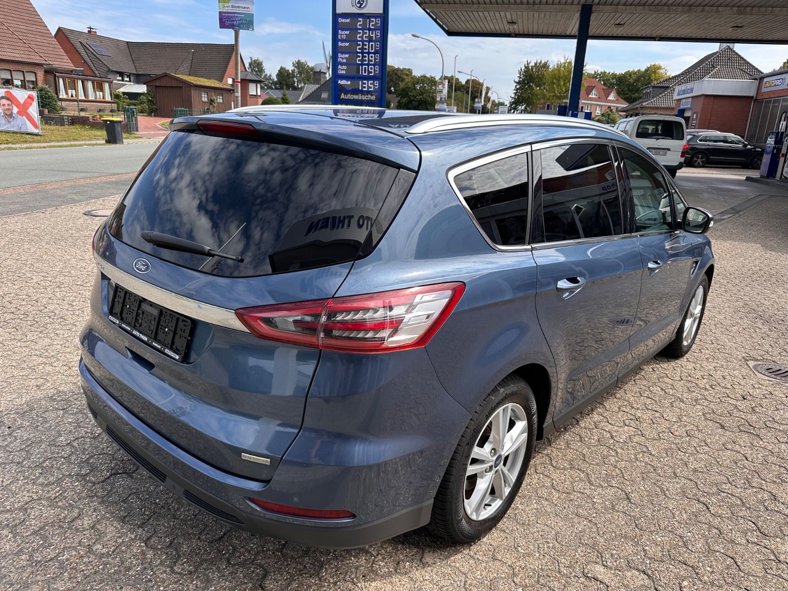 Fahrzeugabbildung Ford S-Max 1.5 EB Titanium 7-Sitz/LED/KeyFree/RFK/PDC