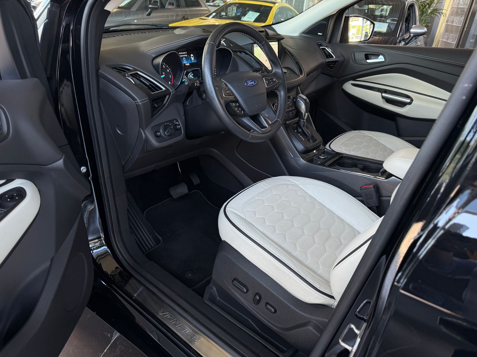 Fahrzeugabbildung Ford Kuga Vignale Allrad PANO AHK SONY XENON