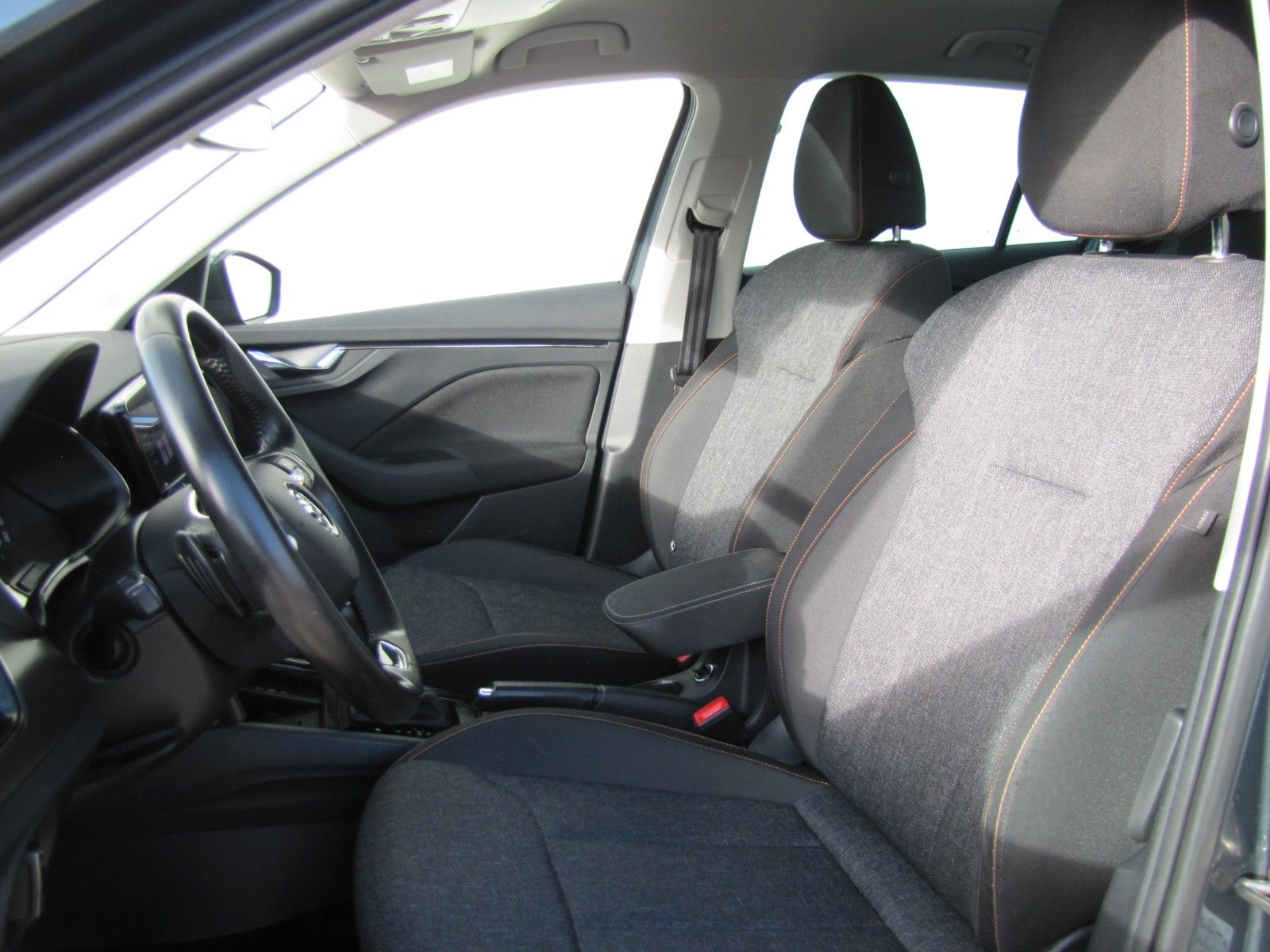 Fahrzeugabbildung SKODA Kamiq 1.5 TSI DSG Clever, Anhängerkupplung