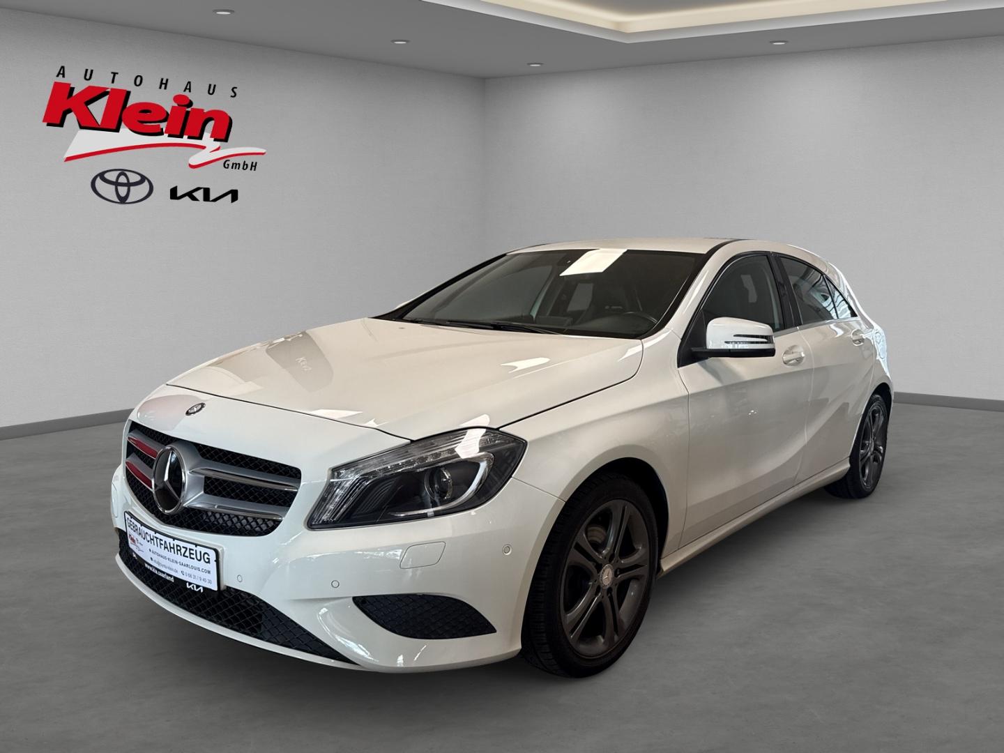 Mercedes-Benz A 180 Urban AHK-klappbar Navi Bi-Xenon SHZ Parkl