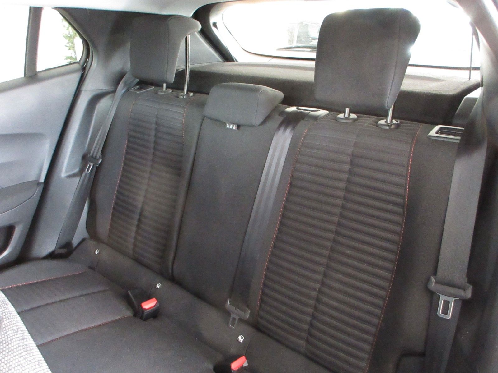 Fahrzeugabbildung Peugeot 2008 Active LED/NAVI/PDC/CAM/SHZ
