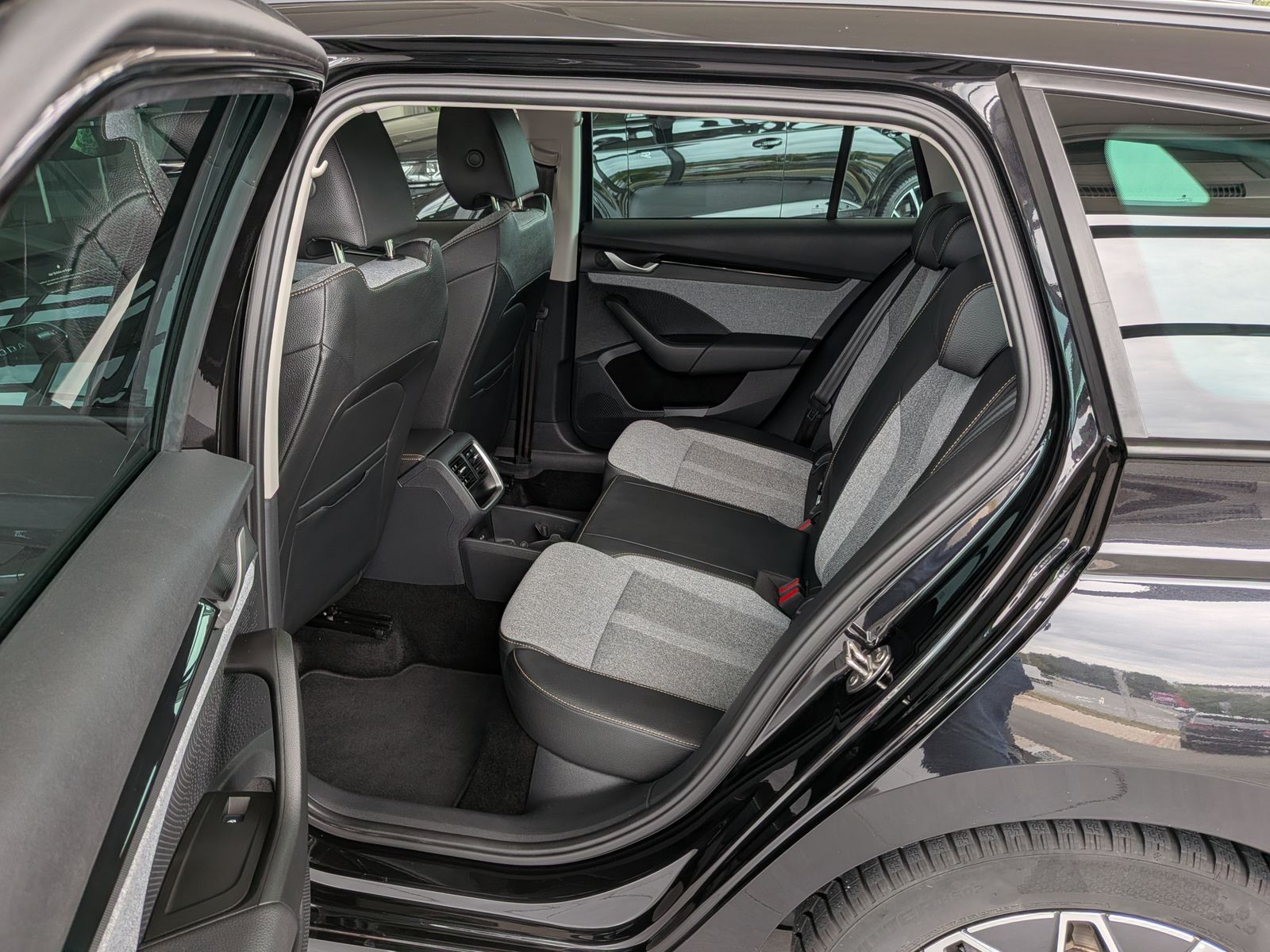 Fahrzeugabbildung SKODA Octavia 1.5TSI mHEV DSG ACC Style AHK 17" 5J-Gar