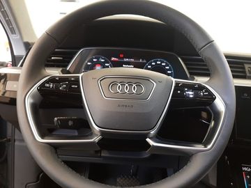 Audi Q8 e-tron - 10