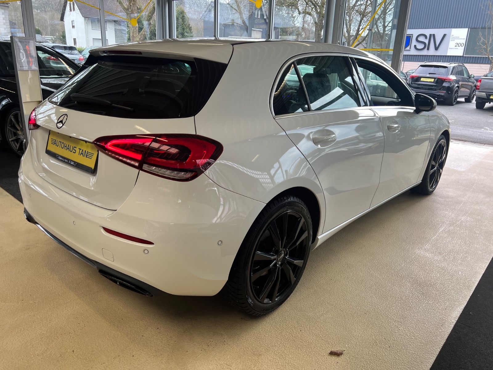 Fahrzeugabbildung Mercedes-Benz A 200 *AMBIENTE*WIDESCREEN*KAMERA*CARBON*LED*