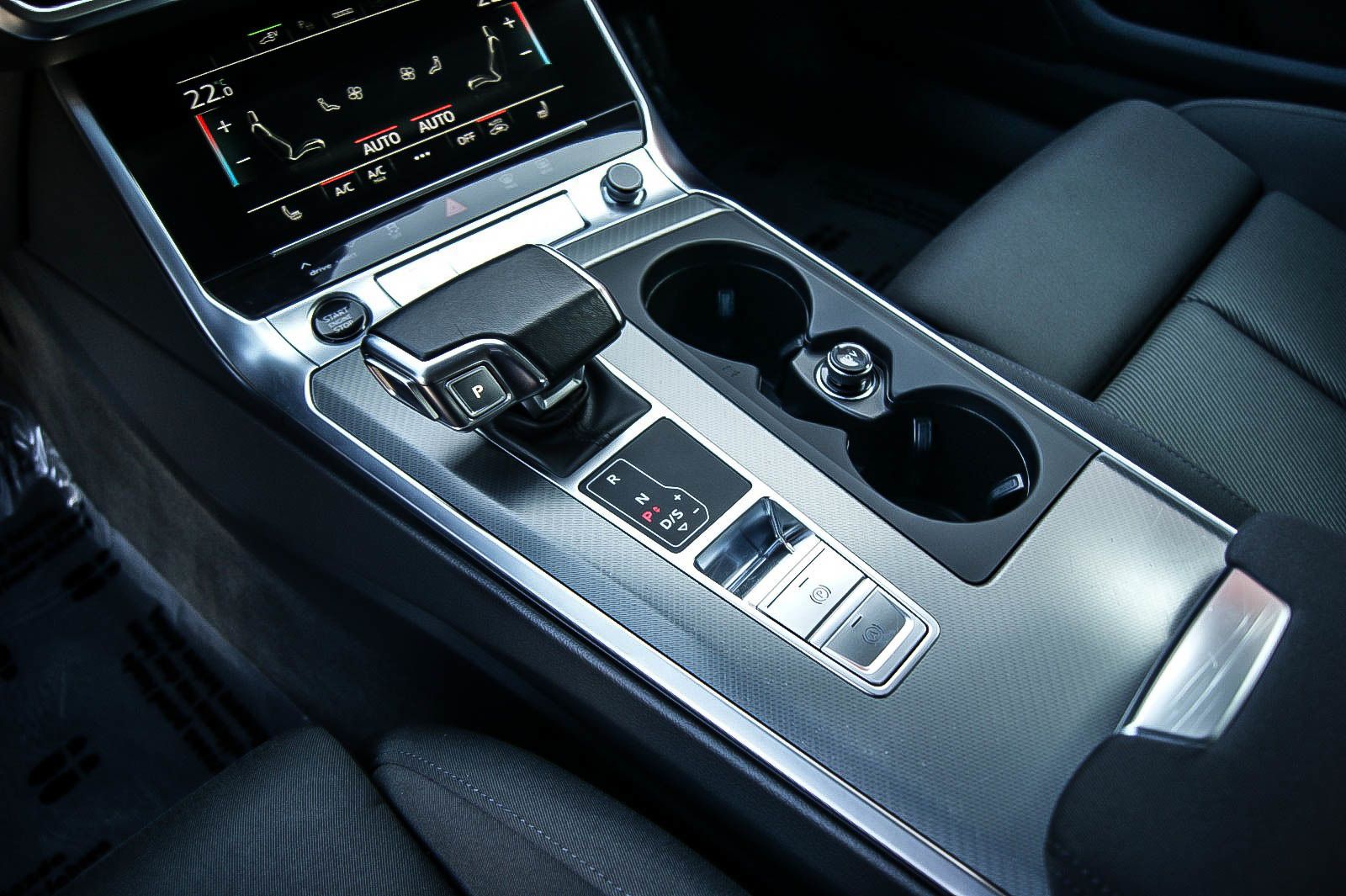 Fahrzeugabbildung Audi A6 Avant 50 TFSI e quattro S-LINE MATRIX ANHZV