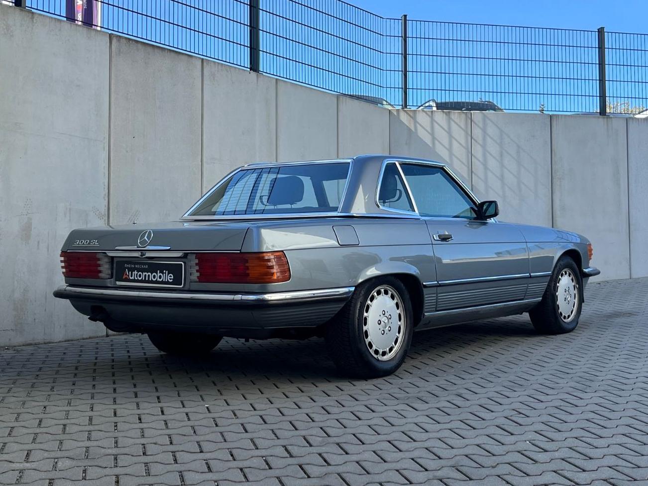 MERCEDES-BENZ SL 300 SL 179 CH BVA - VOLANT EN CUIR - SELLERIE CUIR - HARD TOP - CARNET D'ENTRETIEN DISPONIBLE - IMMATRICULATION COLLECTION