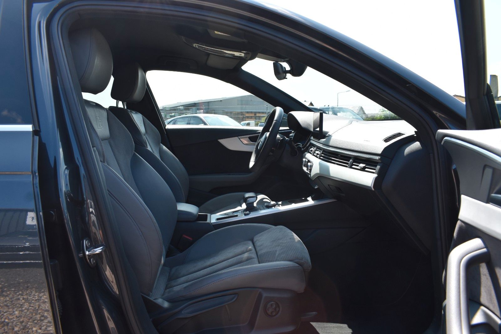 Fahrzeugabbildung Audi A4 Avant 35 TFSI sport S-line Service neu