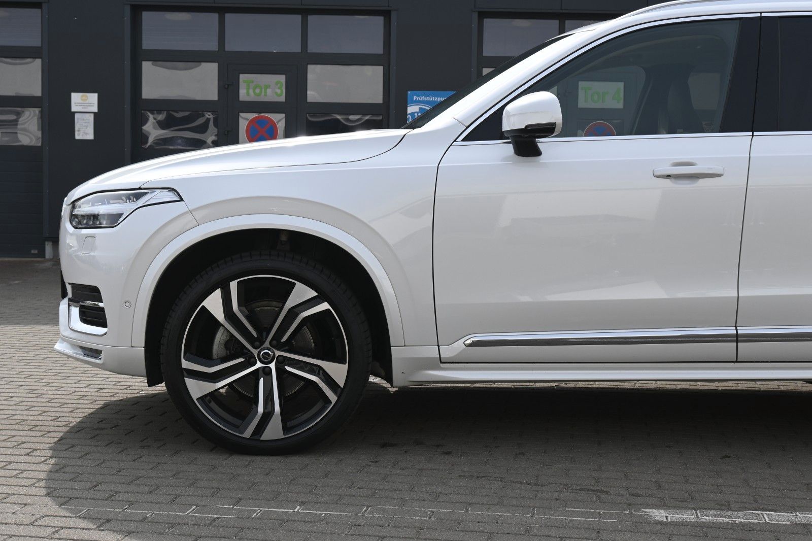 Fahrzeugabbildung Volvo XC90 B5 D AWD Bright*STDHZG*360°*22"*AHK
