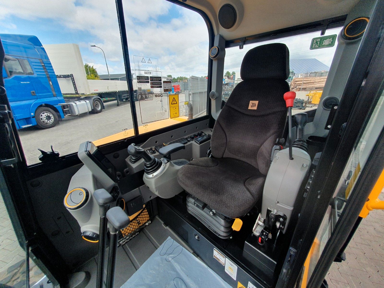 Fahrzeugabbildung JCB 60C - 2 / nur 316h! / 2022 / HS03 / Klima!