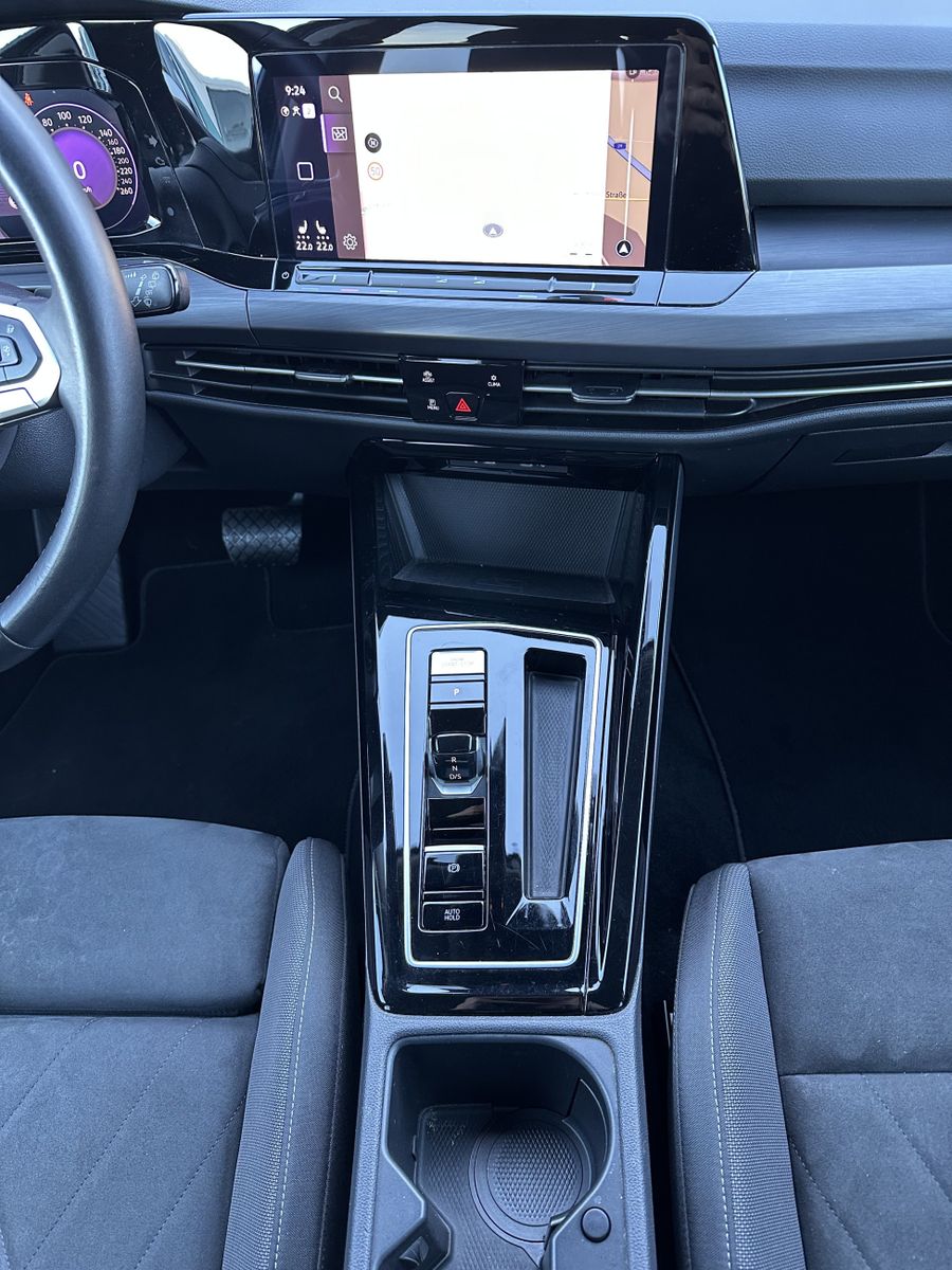 Fahrzeugabbildung Volkswagen Golf Variant 2.0 TDI DSG Style NAV+LED+AHK+KAM