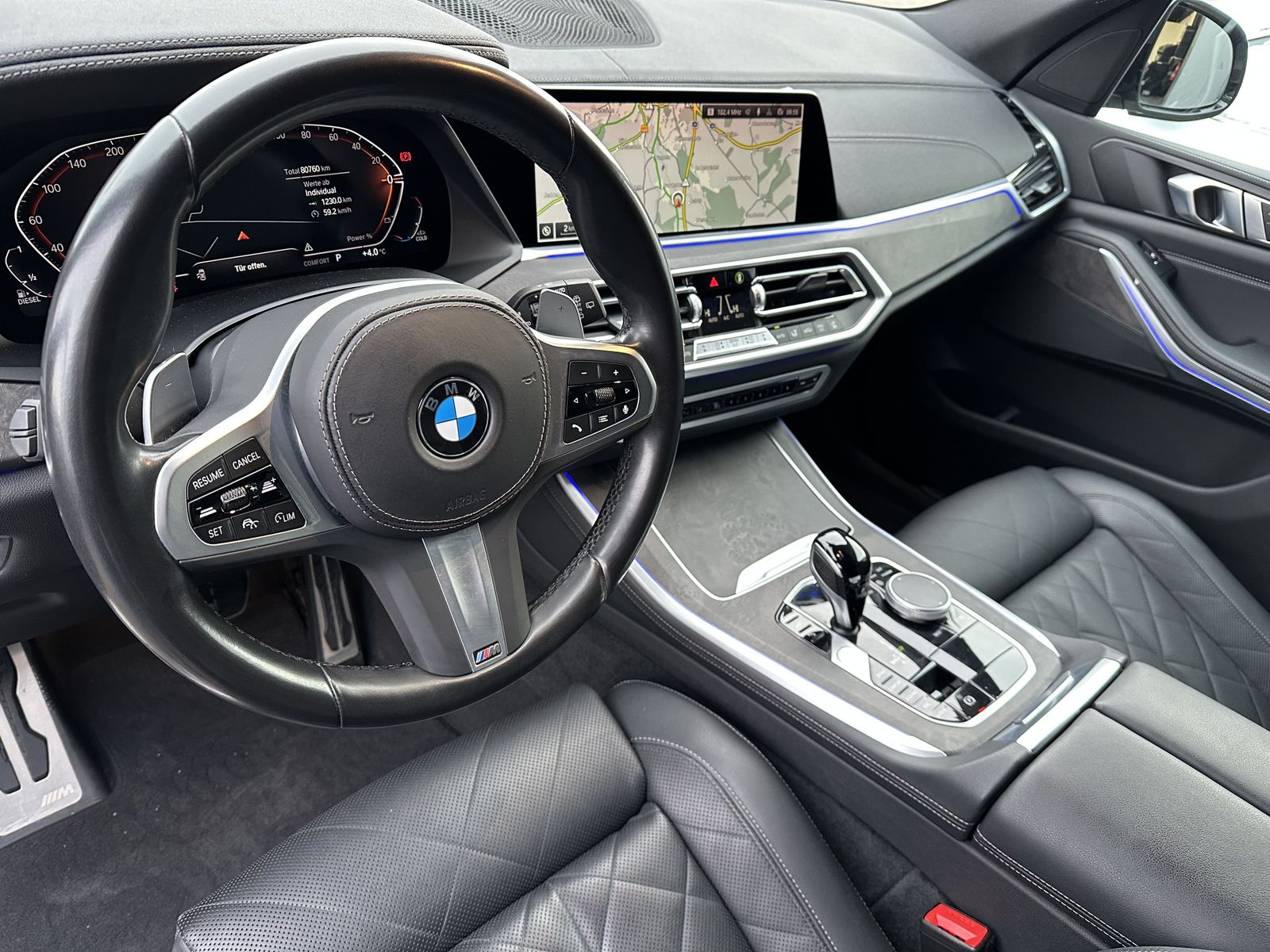 Fahrzeugabbildung BMW X5 xDrive30d M-Sport NAV+LED+360°+HEAD-UP+PANORA