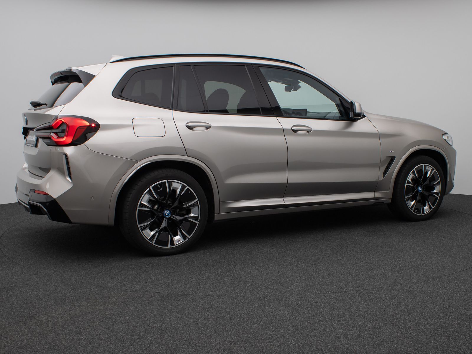 Fahrzeugabbildung BMW iX3 Impressive M Sport Panorama 360°HUD DAB H/K