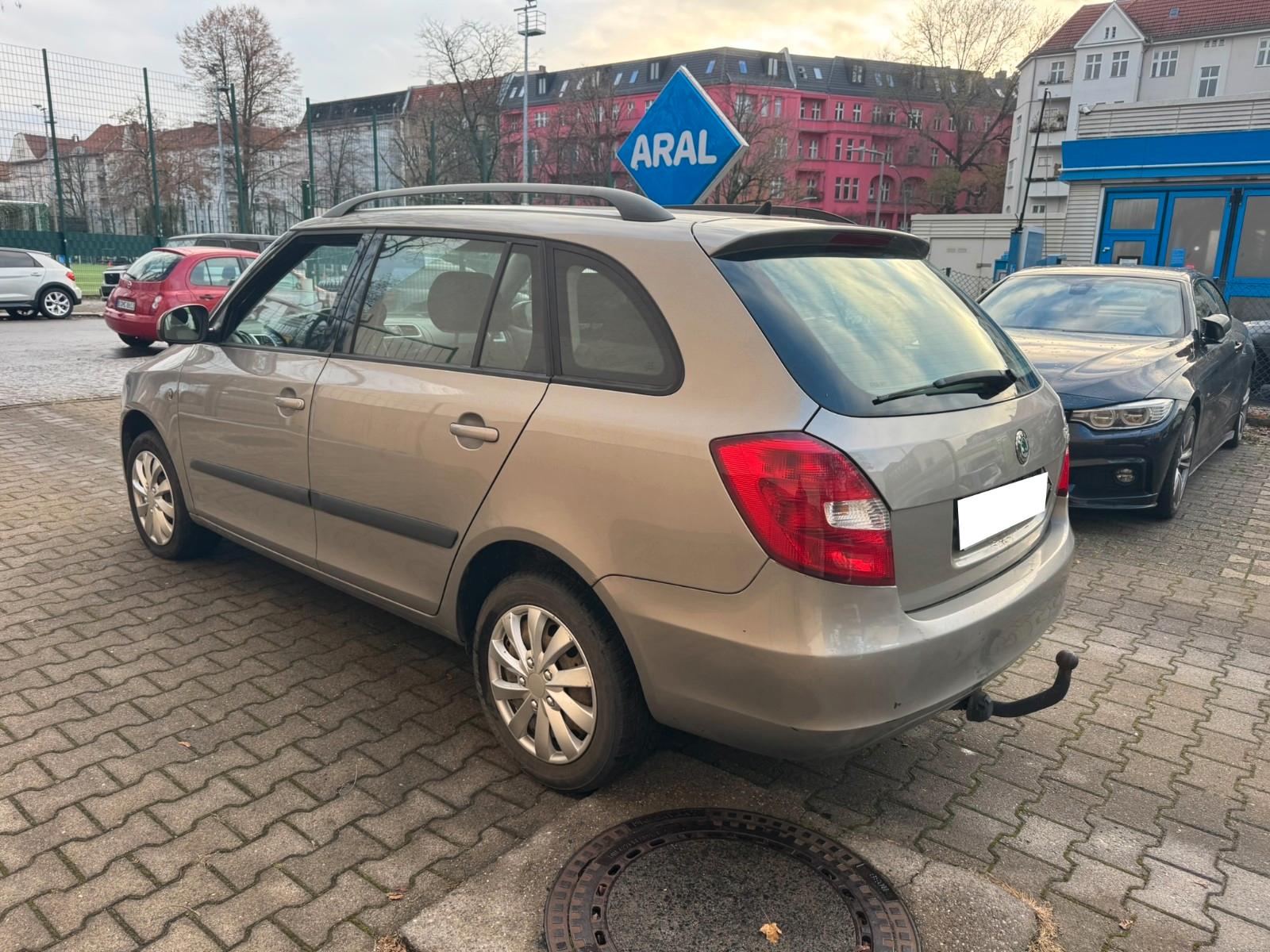 Skoda Fabia 2010 — вигляд ззаду