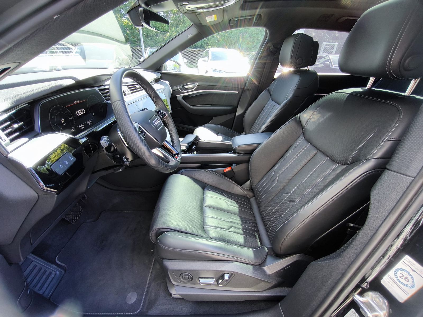 Fahrzeugabbildung Audi e-tron S LINE BLACK EDITION PANO+MEMO+SHZ+360+
