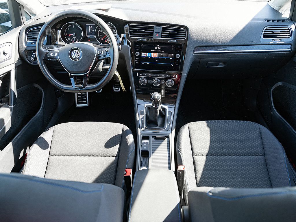 Fahrzeugabbildung Volkswagen Golf VII Variant 1.6 TDI United AHK NAVI SHZ PDC