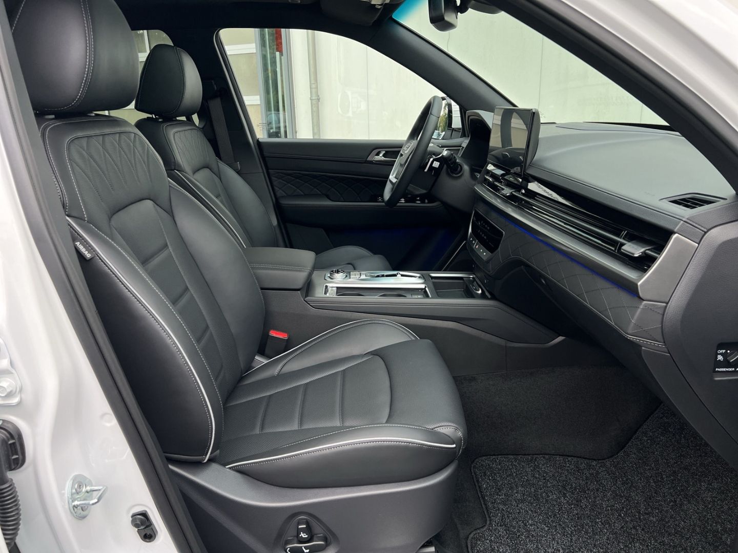 Fahrzeugabbildung KGM Rexton Blackline 4x2 e-XDi  3,5 t AHK-Last