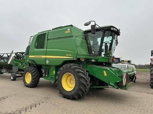 John Deere T670i