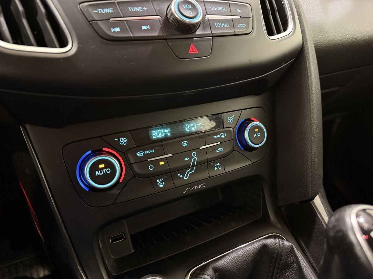 Ford Focus 2015 — фото 29